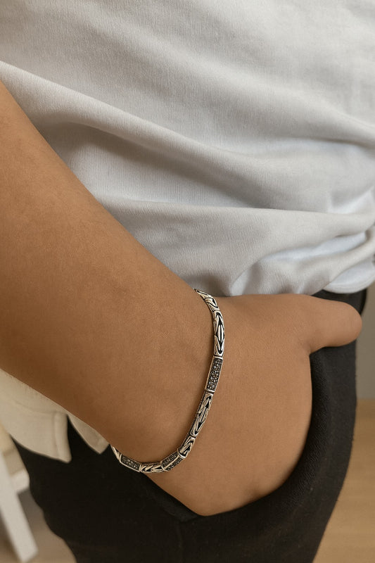 925 Ayar Gümüş Erkek Bileklik – Özel İşlemeli, El Yapımı Şık Tasarım