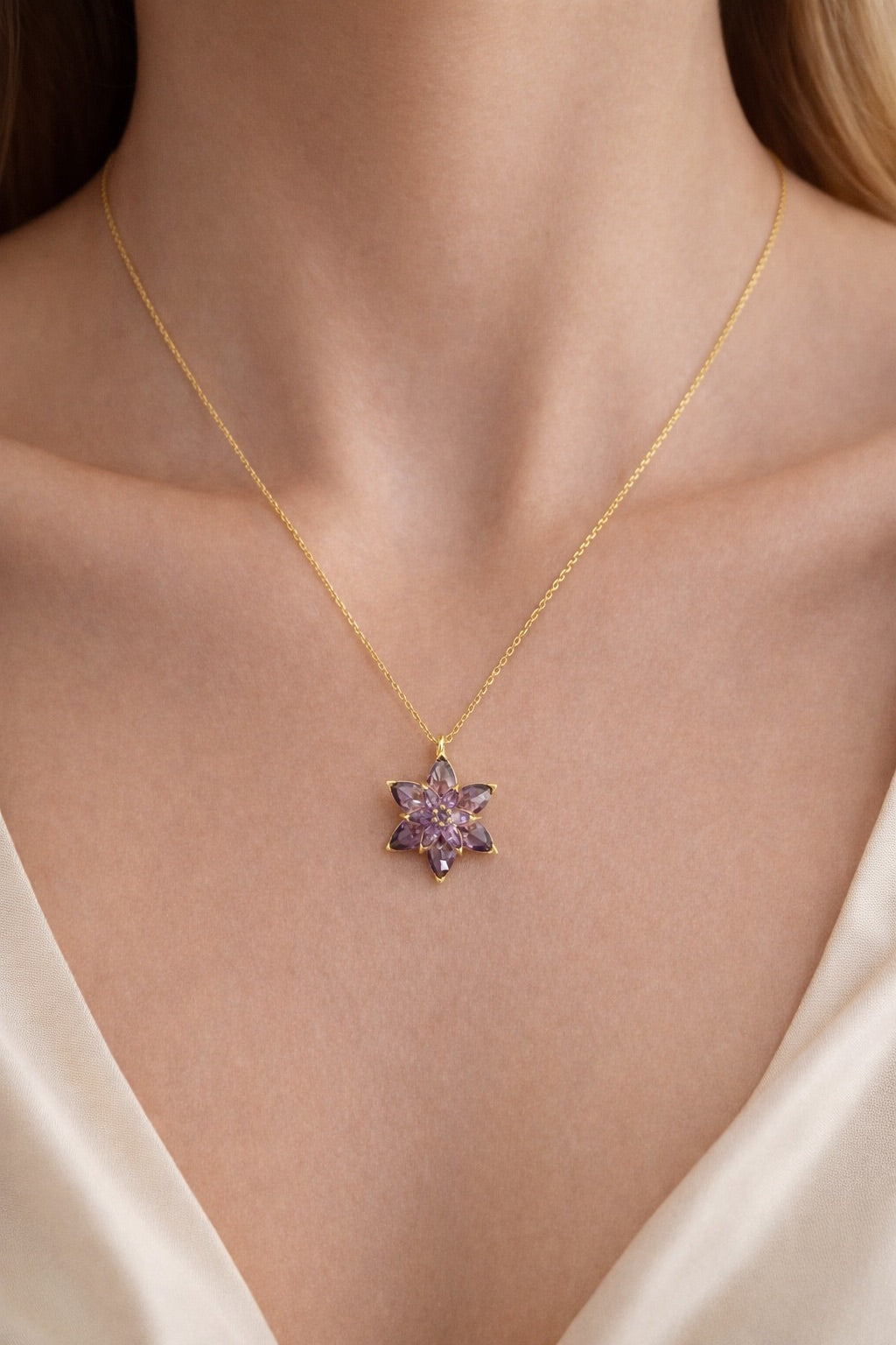 Zarif Tasarım Mor Taşlı Lotus Çiçeği Gümüş Kolye